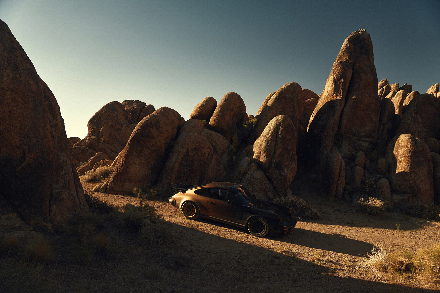 webb-bland-1984-911-gold-black-designboom-09a