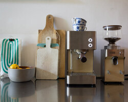 swiss-made zuriga E2-S espresso machine masters precision in a compact, A4-sized footprint