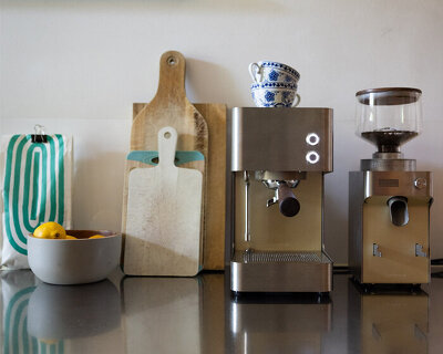 swiss-made zuriga E2-S espresso machine masters precision in a compact, A4-sized footprint