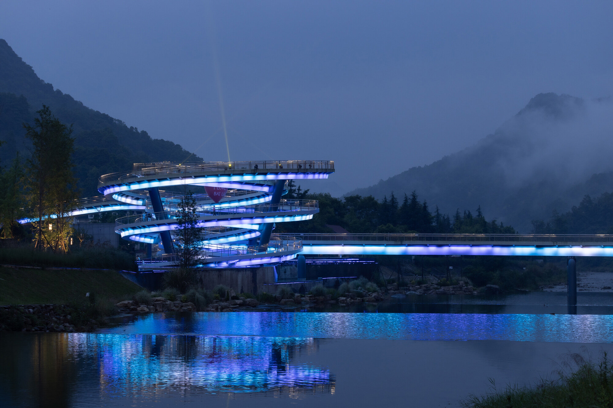 ZZHK-G-clef-bridge-bridge-chengdu-bailu-river-china-arch-exist-designboom-06a