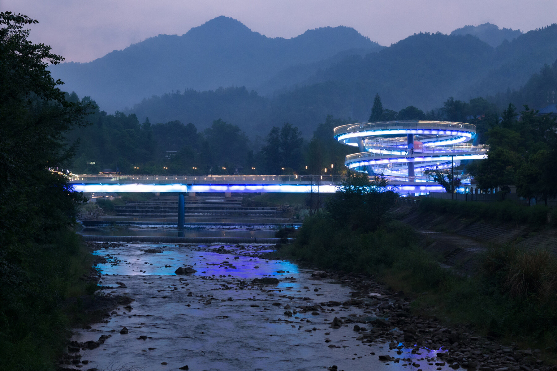ZZHK-G-clef-bridge-bridge-chengdu-bailu-river-china-arch-exist-designboom-08a