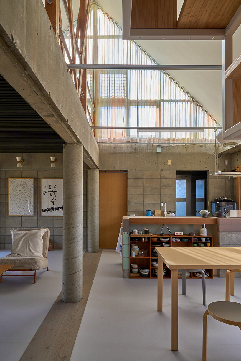 analogue's 1990s concrete-block house renovation in japan revives its structural layers