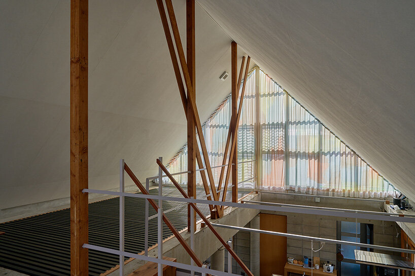 analogue's 1990s concrete-block house renovation in japan revives its structural layers