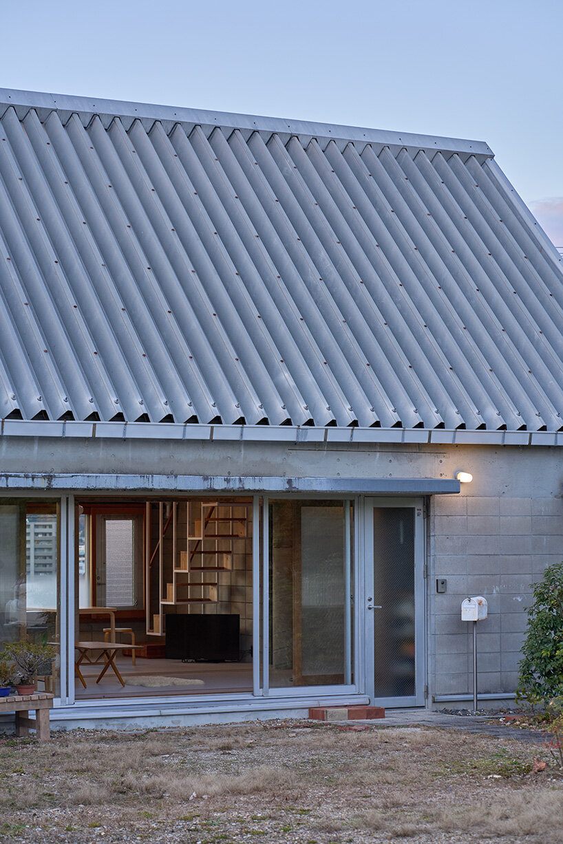 analogue's 1990s concrete-block house renovation in japan revives its structural layers