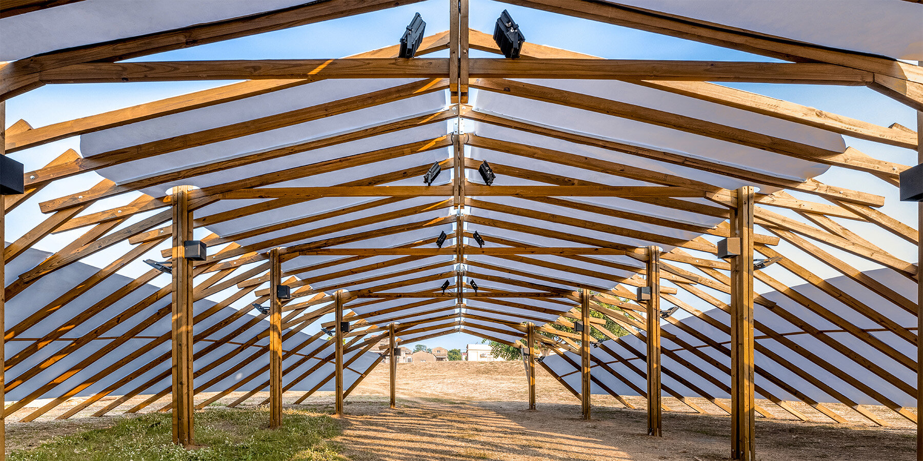 arcing-timber-shell-installation-cheng-tsung-feng-horseshoe-crab-taiwan-designboom-large03