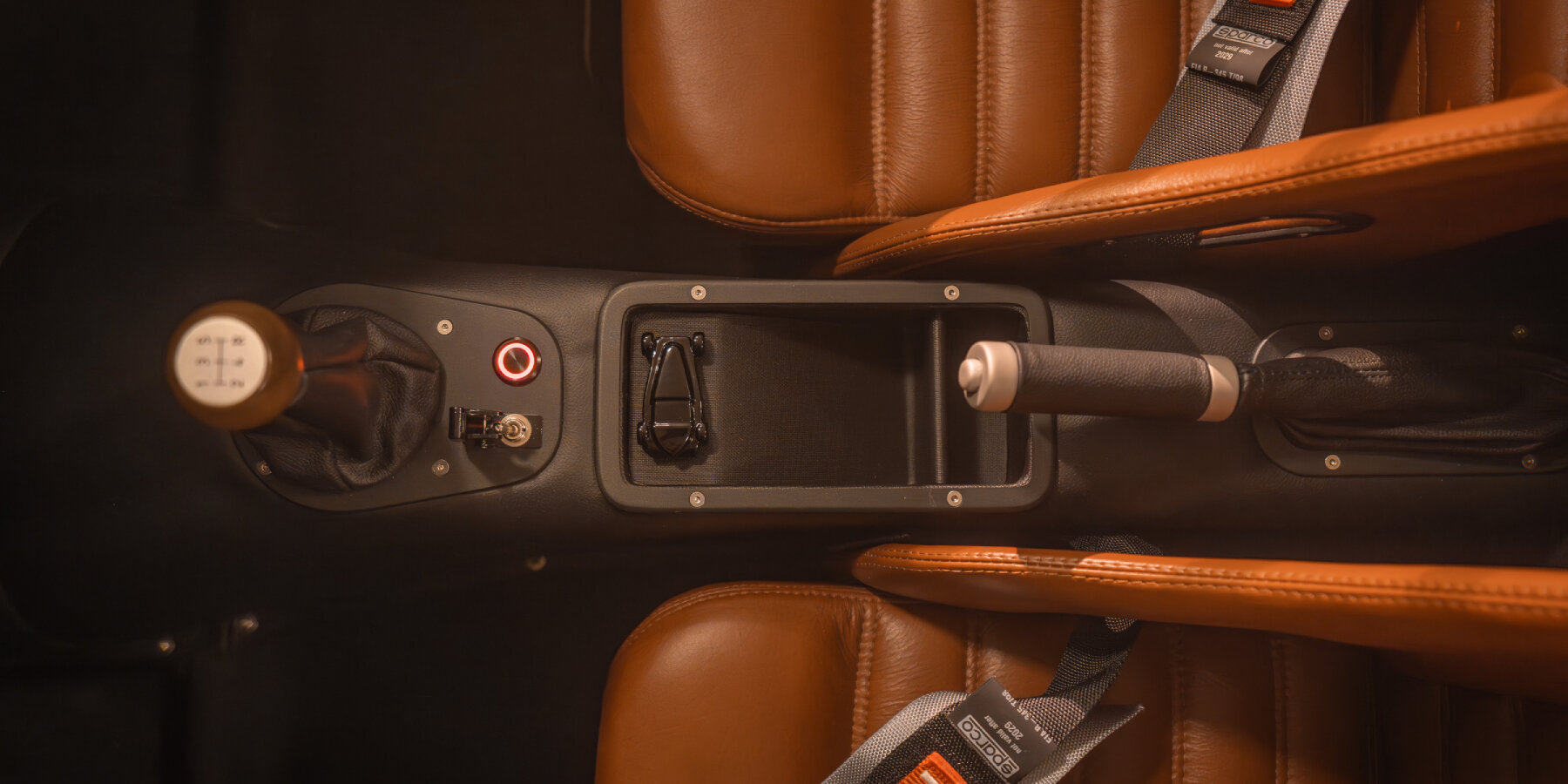 art-deco-inspired-restomod-car-SP40-handcrafted-vintage-bodywork-designboom-ban