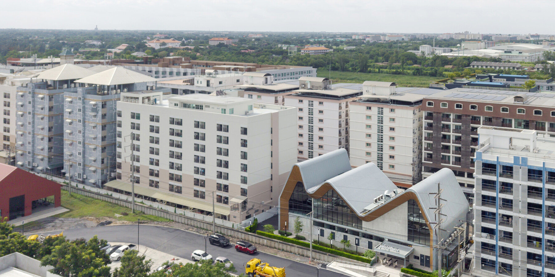 aswa-heyday-community-hub-bangkok-university-thailand-three-asymmetrical-volumes-designboom-1800-2