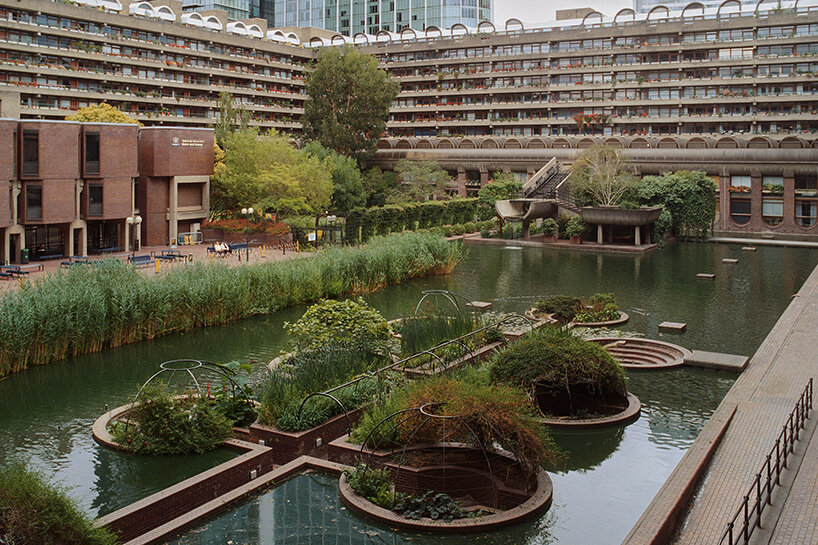 Torres de hormigón, jardines acuáticos y carreteras elevadas: La Barbacana a través de la lente de David Altras
