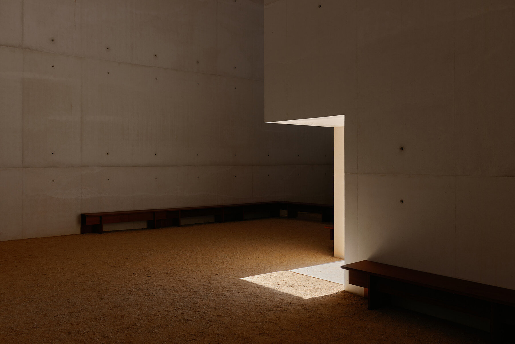 david-altrath-monastery-leca-do-balio-portugal-alvaro-siza-vieira-designboom-full-03