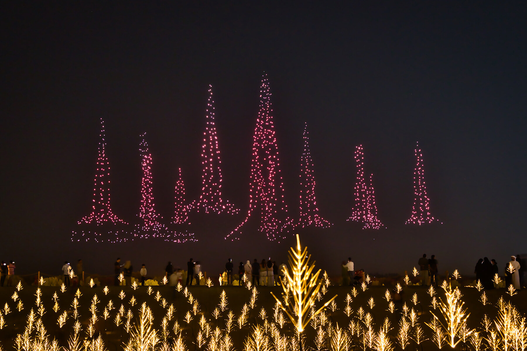 drift-abu-dhabi-whispering-grass-heartbeat-blooms-2000-drone-falcon-manar-designboom-large03