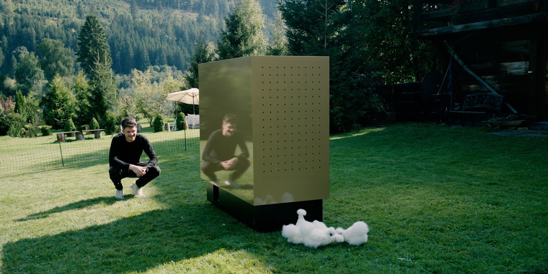 einhuhn-huhnerstall-golden-ei-chicken-coop-six-chickens-einhuhn-design-jan-kaupa-designboom-1800-2
