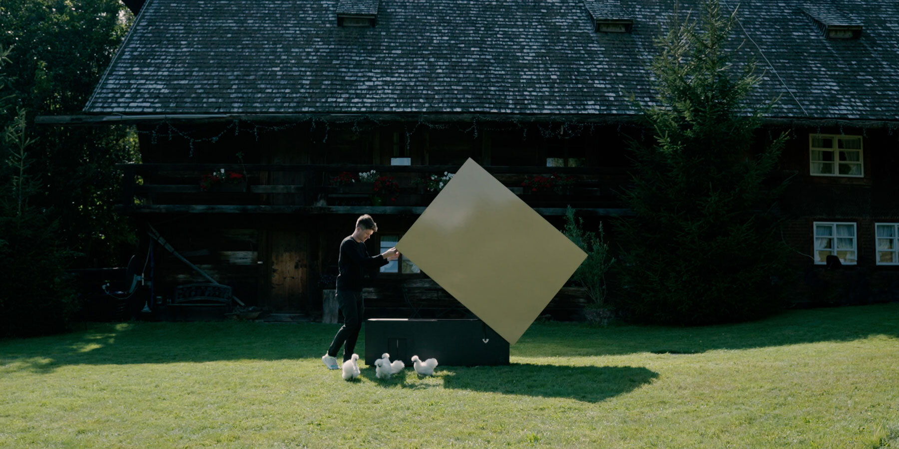 einhuhn-huhnerstall-golden-ei-chicken-coop-six-chickens-einhuhn-design-jan-kaupa-designboom-1800-3