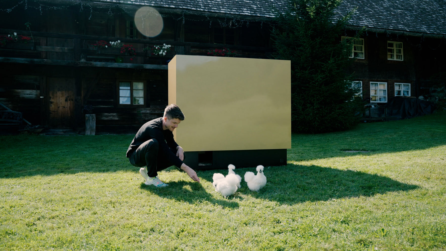 einhuhn-huhnerstall-golden-ei-chicken-coop-six-chickens-einhuhn-design-jan-kaupa-designboom-1800-4
