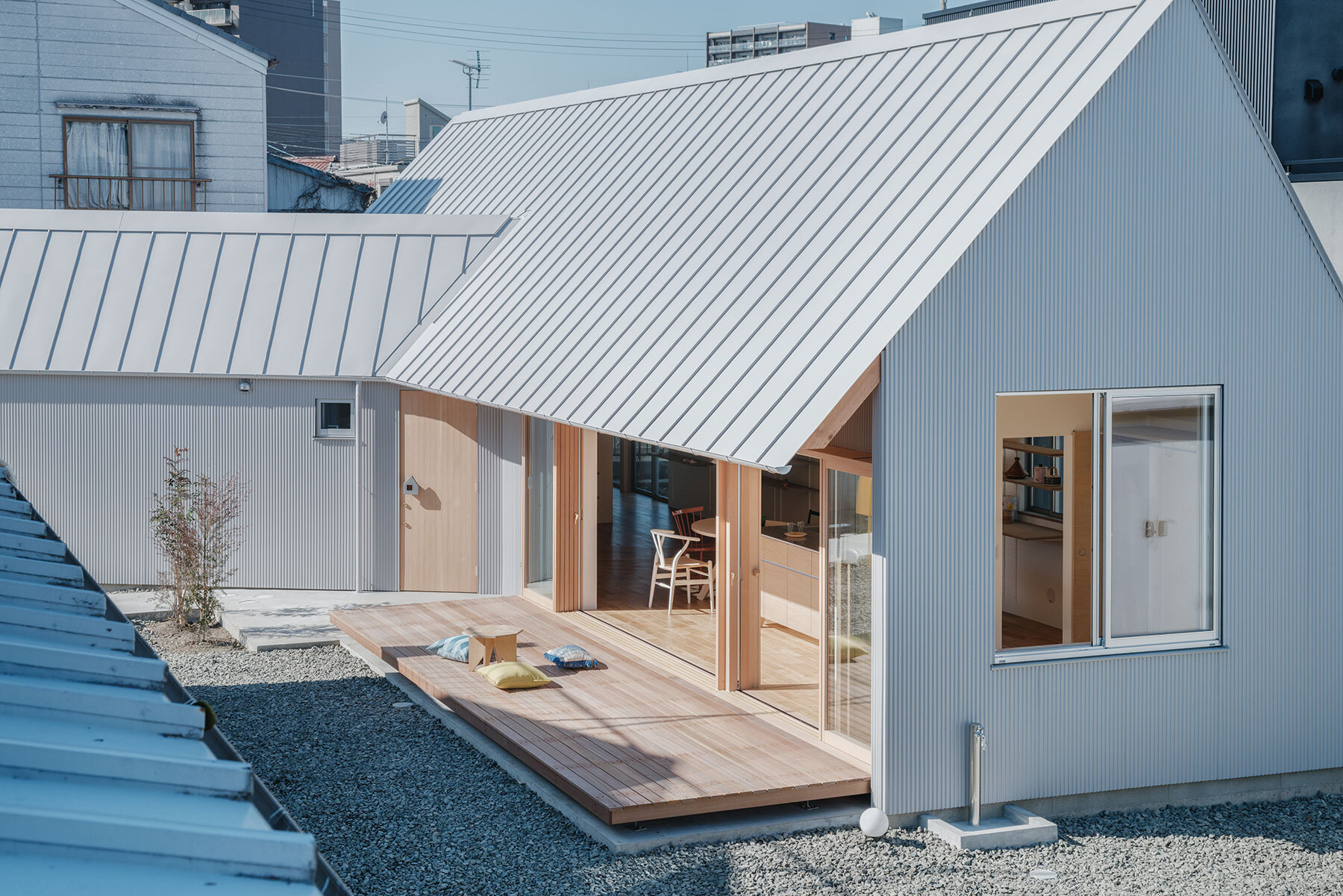 ever-changing-light-kaleidoscope-family-home-japan-fumi-aso-architect-designboom--full-02
