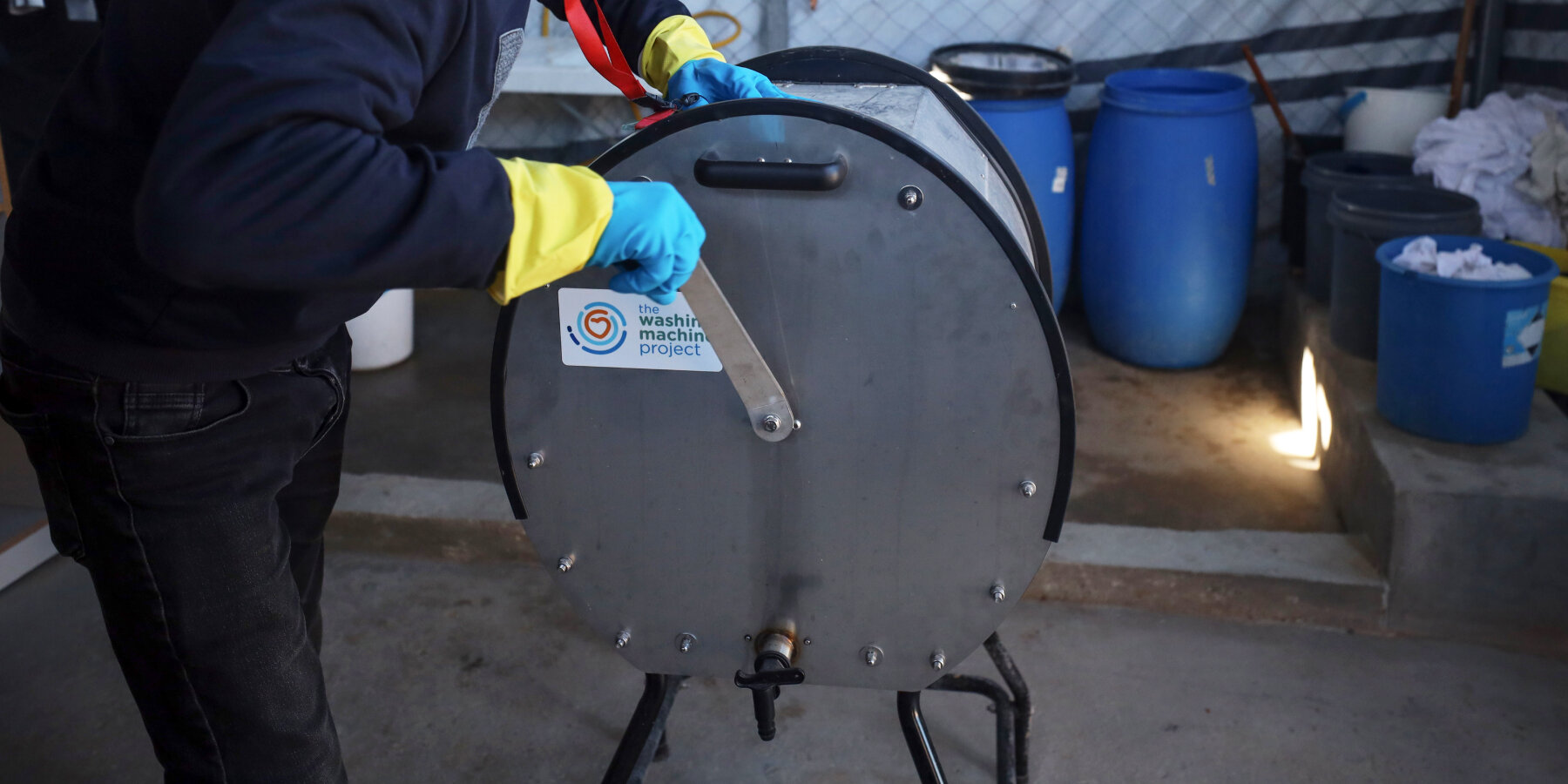 flatpack-manual-washing-machine-project-remote-areas-save-water-time-designboom-ban