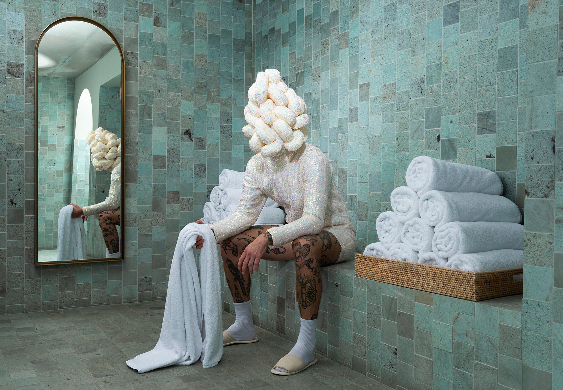 gerwyn-davies-sculptural-costumes-body-dazzling-self-portraits-designboom-large01