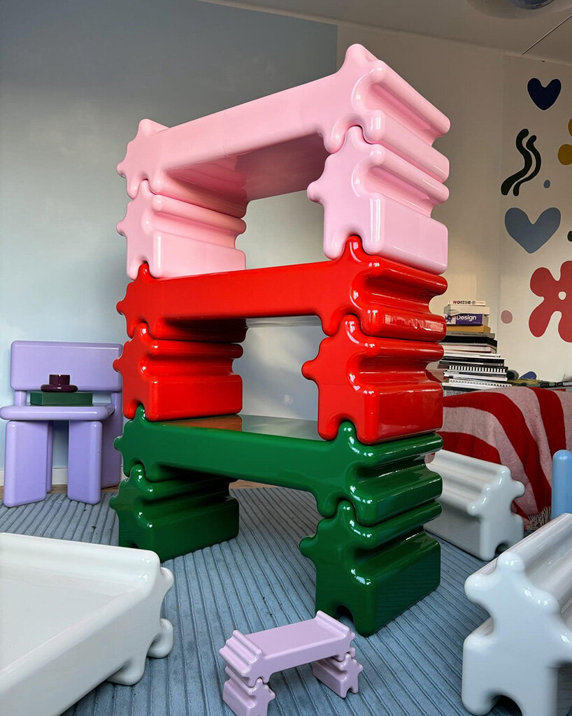 Las unidades de almacenamiento apilables de Gustav Westermann encajan como piezas gigantescas y elegantes de un rompecabezas