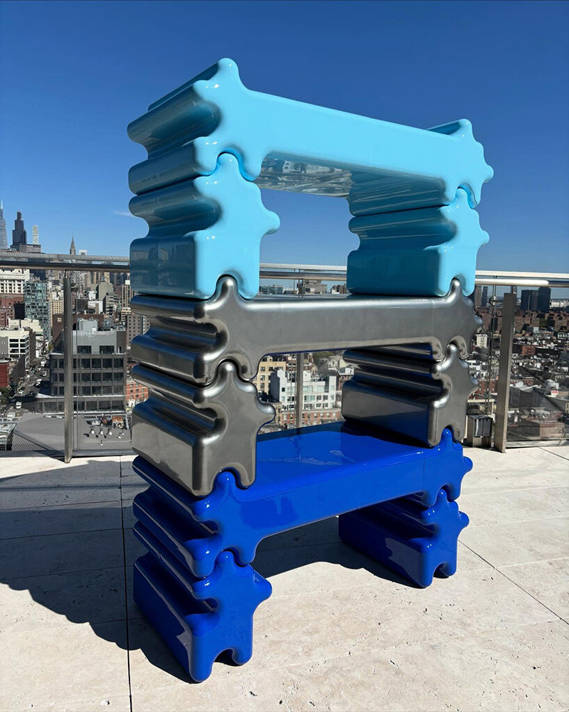 Las unidades de almacenamiento apilables de Gustav Westermann encajan como piezas gigantescas y elegantes de un rompecabezas