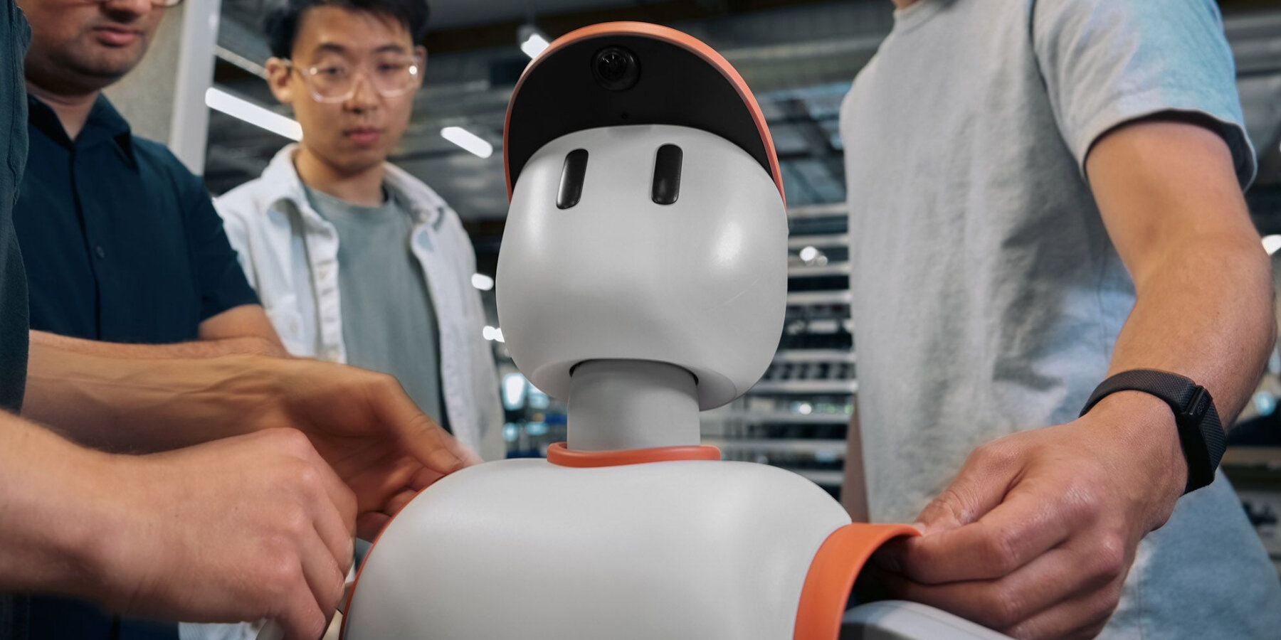 half-bodied-home-robot-memo-cartoon-character-humanoid-assistant-designboom-ban