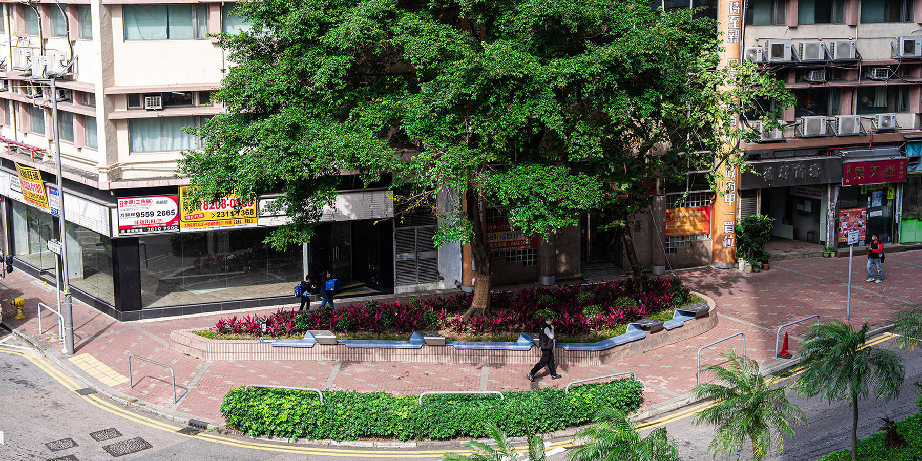 helical-urban-furniture-upcycled-surgical-masks-hong-kong-coastline-tidal-stories-design-py-designboom-1800-3