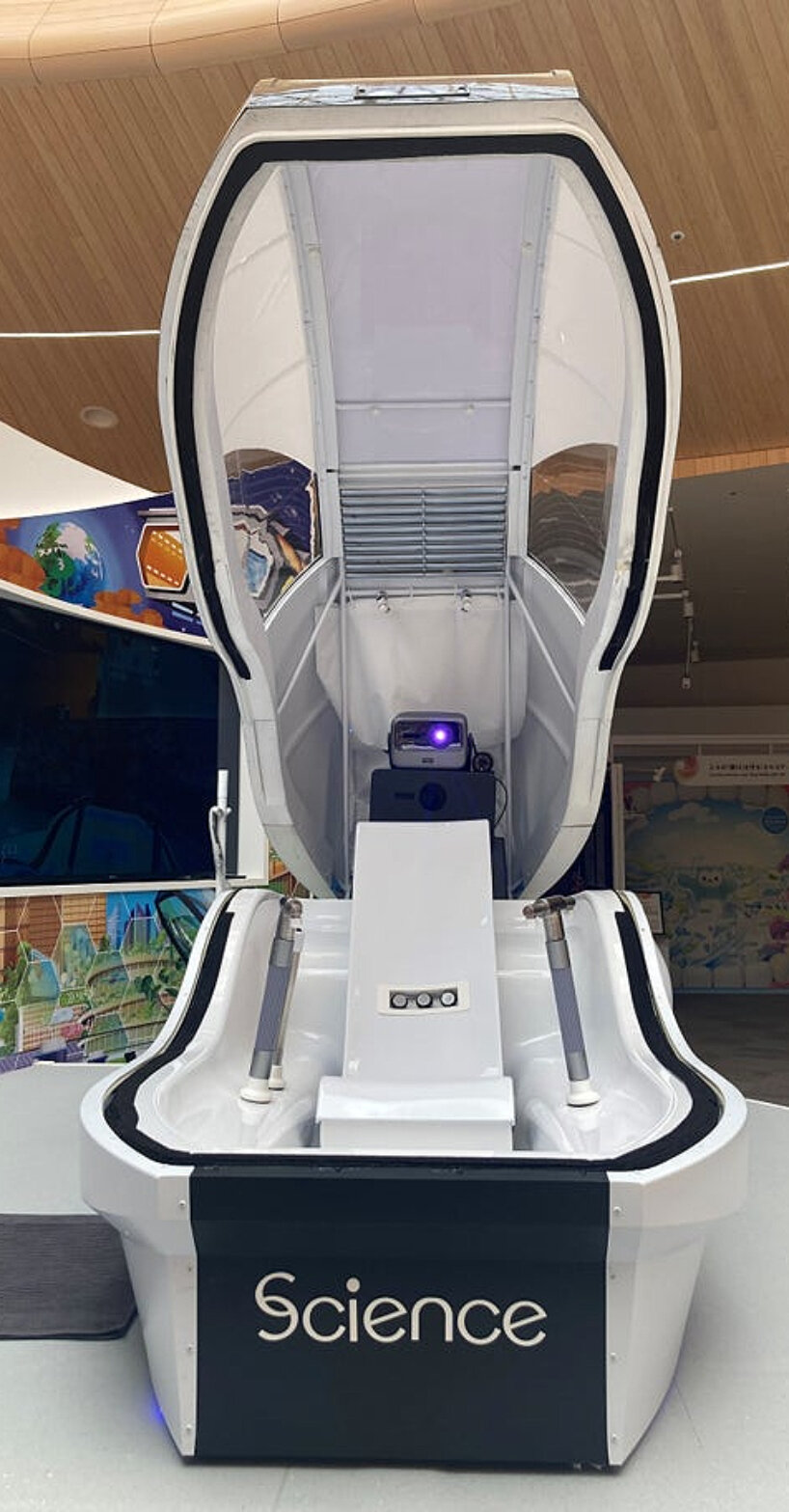 Los sensores en el respaldo miden la frecuencia cardíaca y el electrocardiograma del usuario mientras se baña