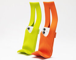 issey miyake and apple craft 3D-knitted pocket as wearable way to carry your iPhone