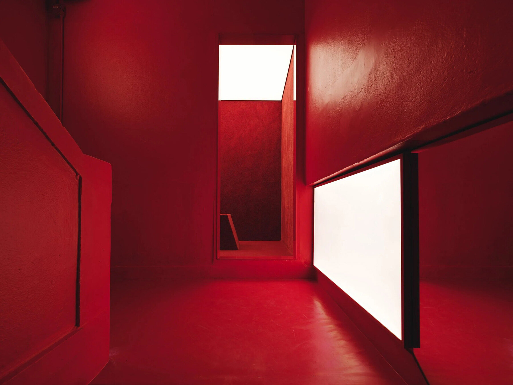 layered-translucent-panels-wave-contours-silhouettes-hm-three-level-seoul-store-designboom-large03