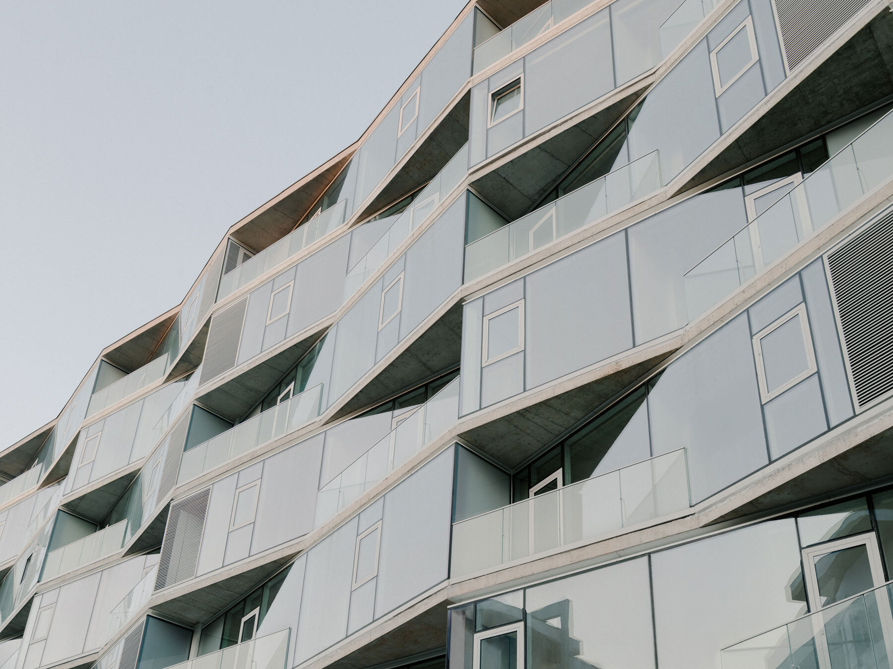 lisi-garden-house-architects-invention-seven-story-residential-building-georgia-designboom-1800-3