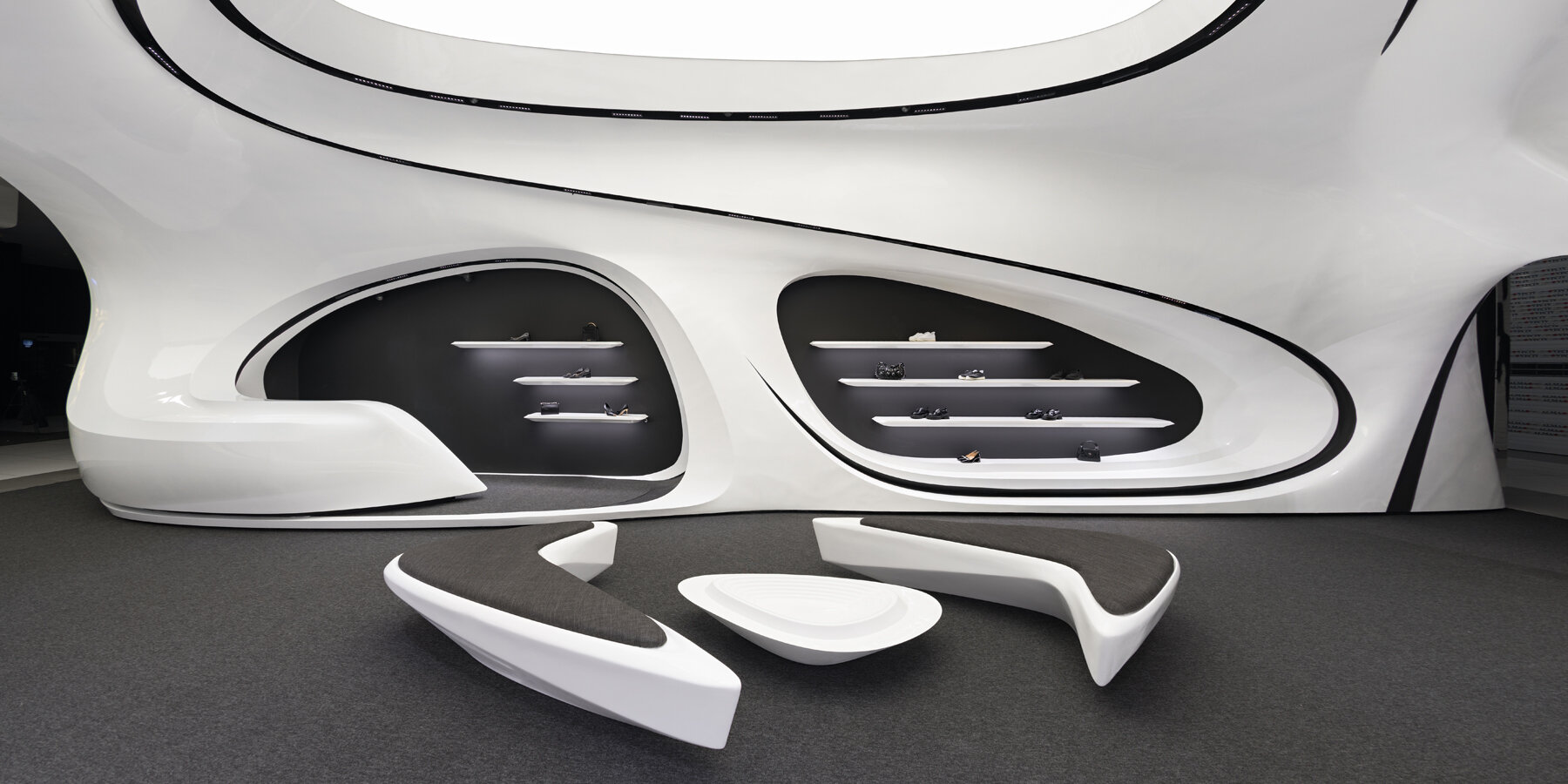 magnetic-field-kalu-2-hasht-architects-fluid-black-white-interiors-mall-corridors-tehran-designboom-1800-2