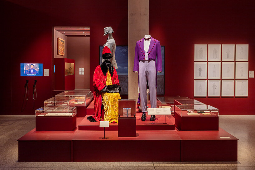 La retrospectiva de Wes Anderson en el Museo del Diseño de Londres presenta más de 700 objetos de archivo
