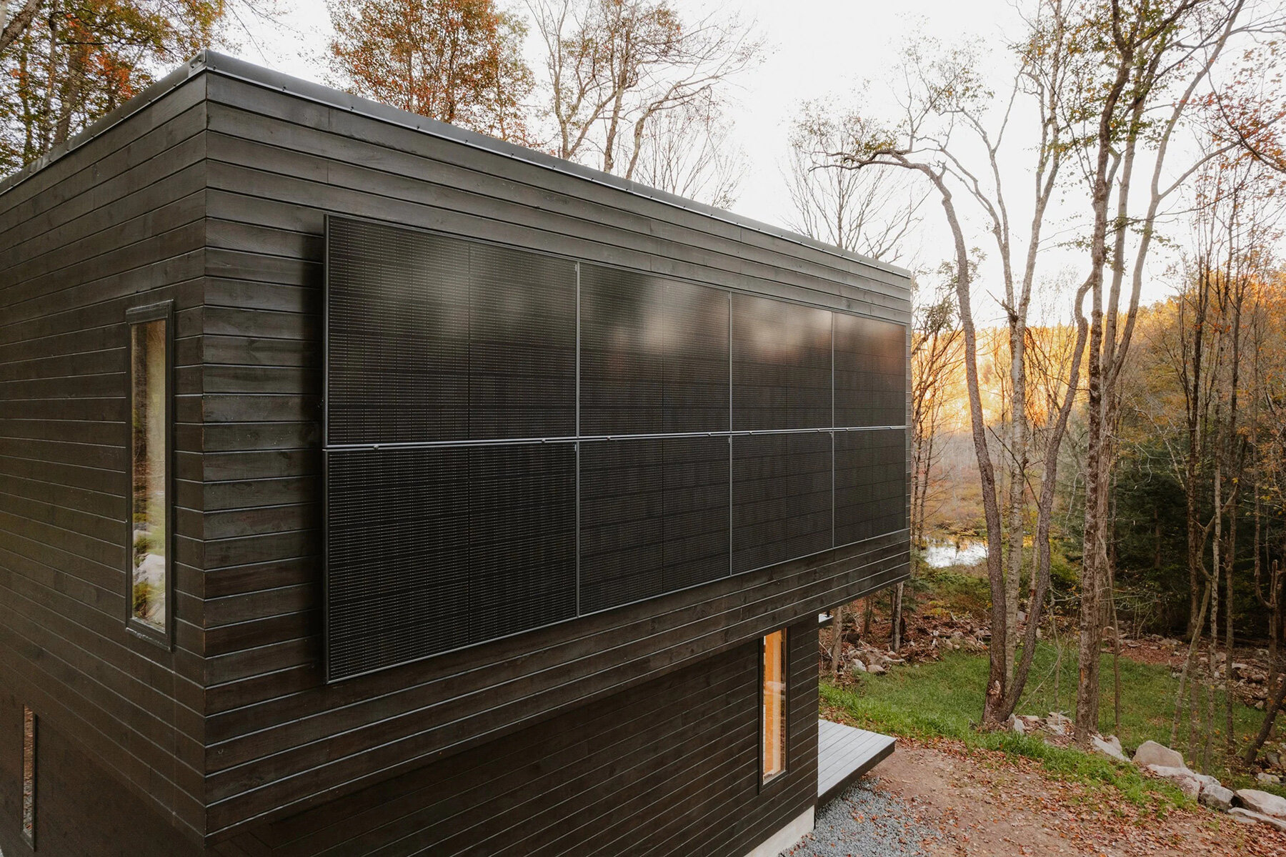 marc-thorpe-wooden-residence-powered-sun-new-york-forest-edifice-upstate-designboom-large01