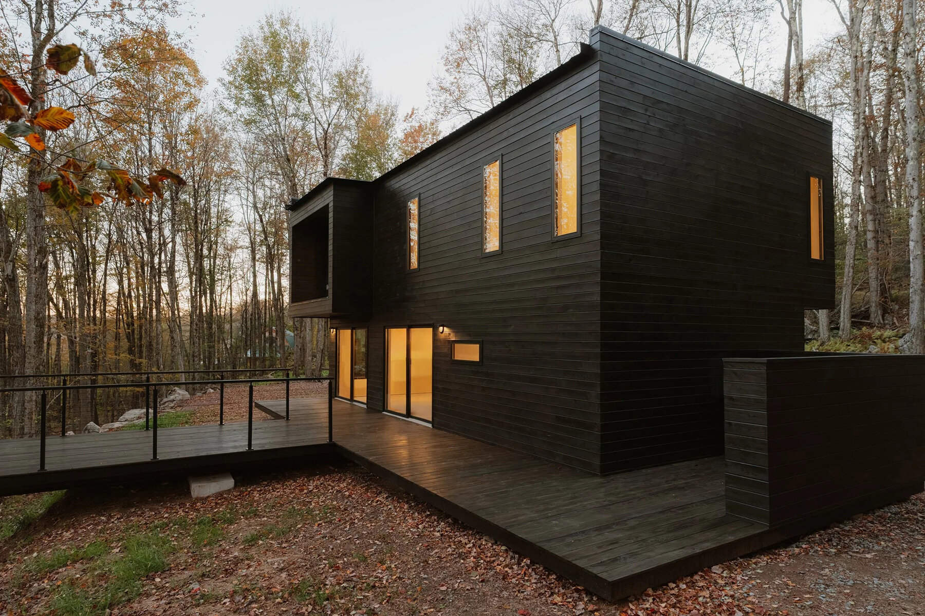 marc-thorpe-wooden-residence-powered-sun-new-york-forest-edifice-upstate-designboom-large02