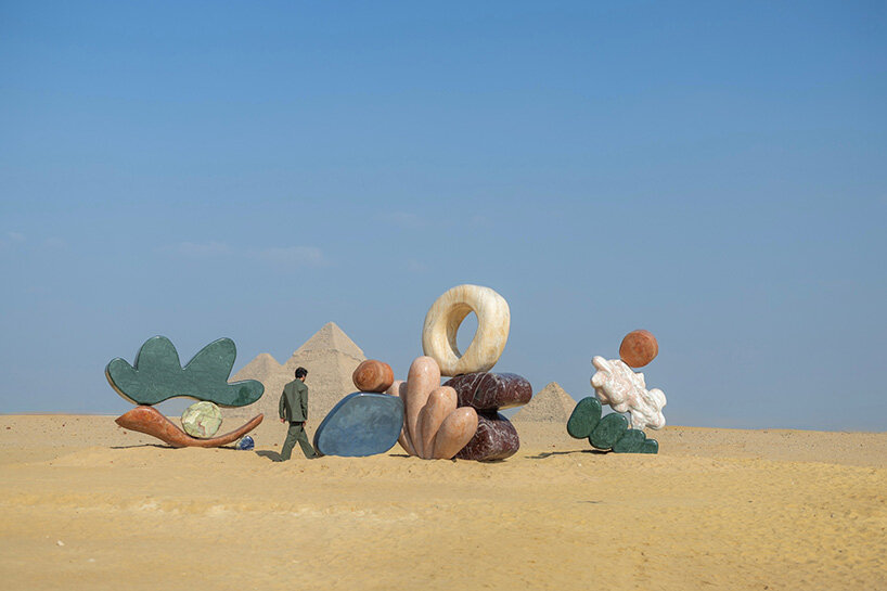 Esculturas de piedra monumentales de StudioPROBA y Solidnature aparecen en la pirámide