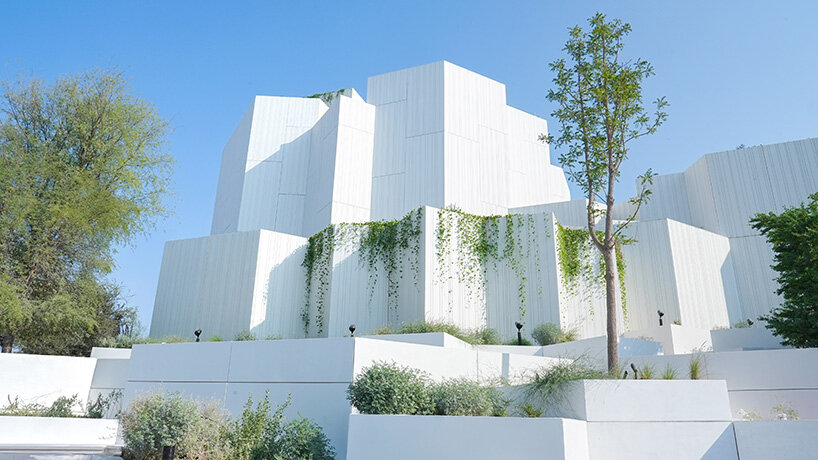 El Museo de Historia Natural de Abu Dabi diseñado por mecanoo debuta con la primera exposición de dinosaurios del mundo