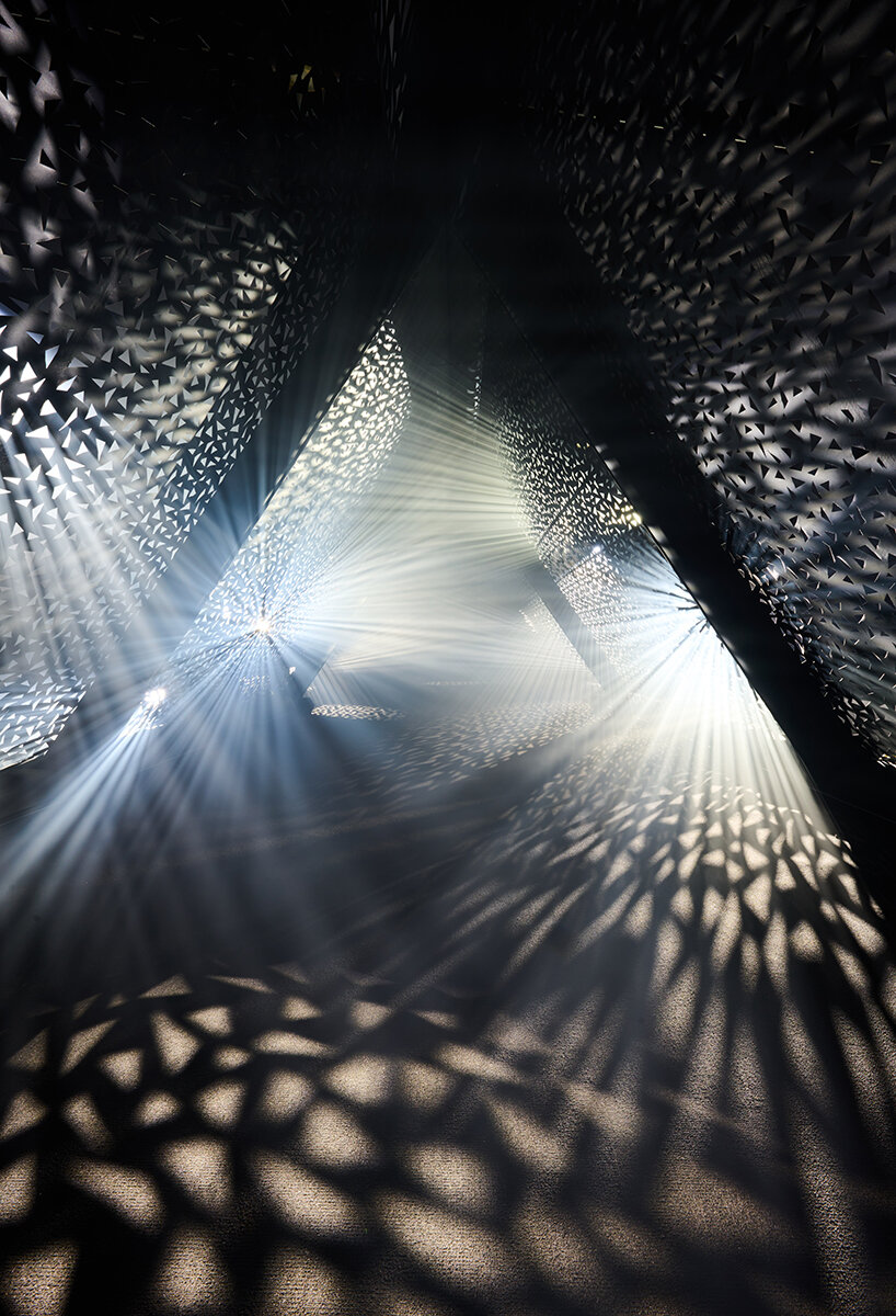 Instalaciones celestes imperdibles en Nur Riyadh 2025, desde el centro del metro hasta el centro de la ciudad