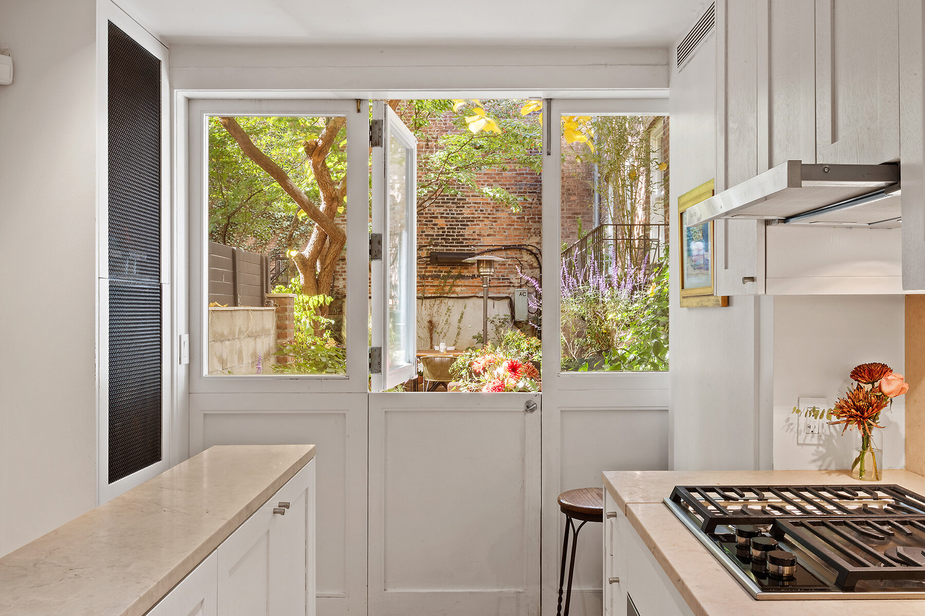 nyc narrowest townhouse