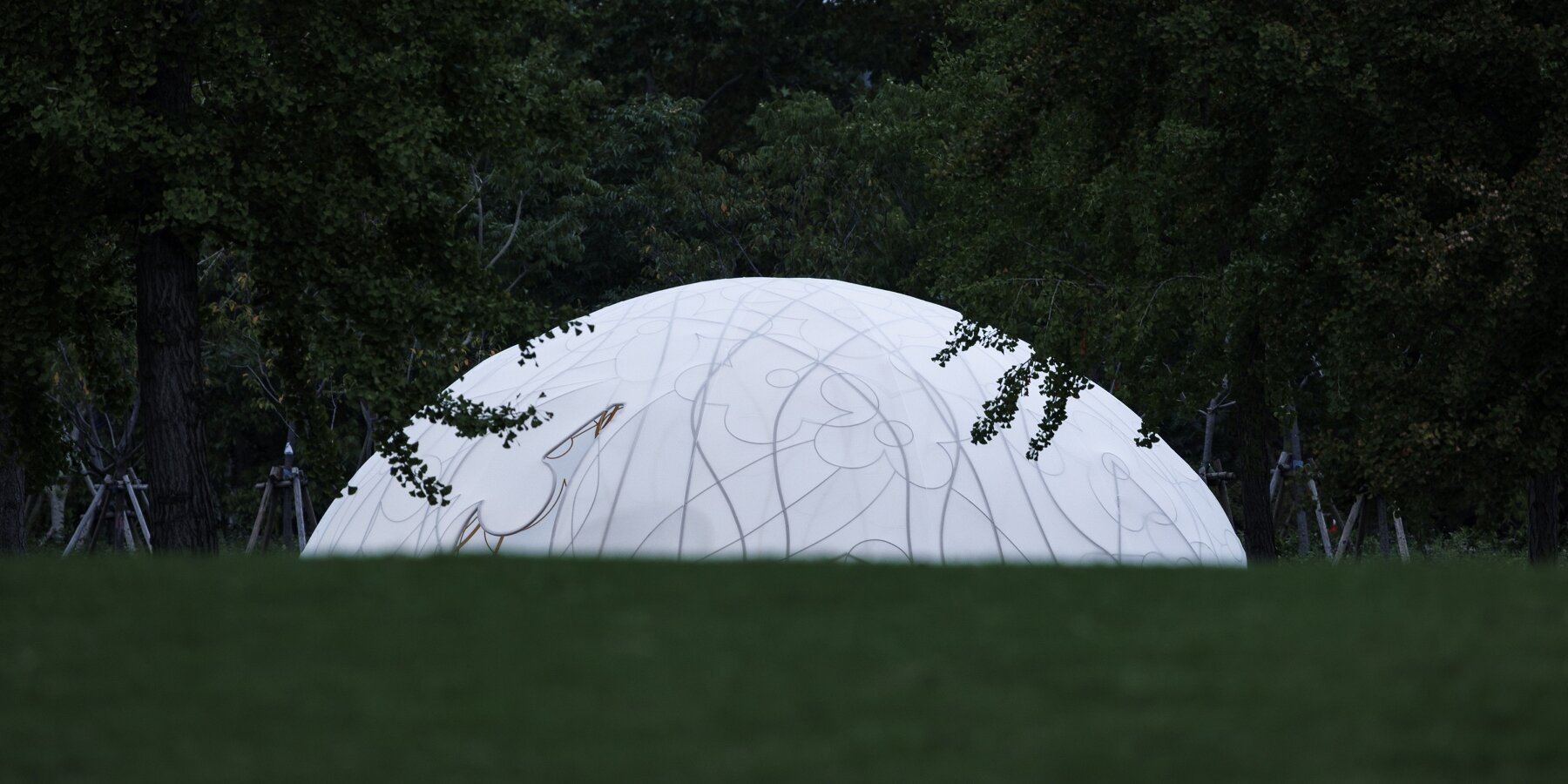 osmanthus-moon-temporary-public-art-installation-shanghai-hcch-studio-designboom-1800-3