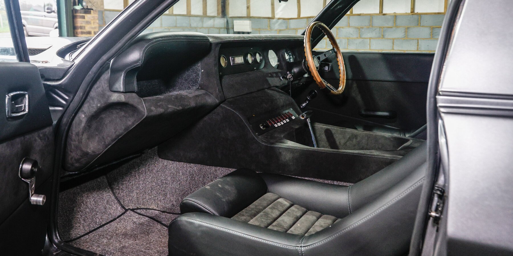 oversized-hood-custom-built-vehicle-john-dodd-beast-1972-rolls-royce-designboom-ban