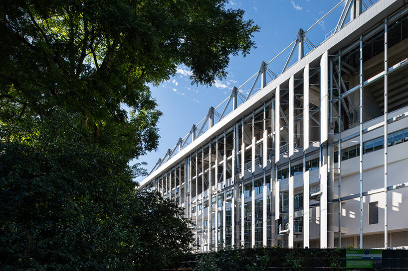 Vea cómo Populous reutilizó los fuselajes de los aviones para crear una fachada protegida del sol para el estadio de Estrasburgo