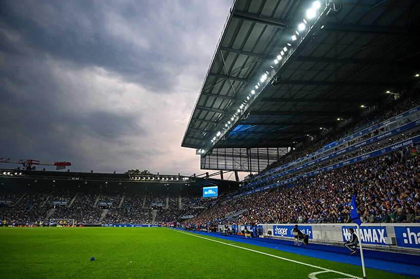 Vea cómo Populous reutilizó los fuselajes de los aviones para crear una fachada protegida del sol para el estadio de Estrasburgo