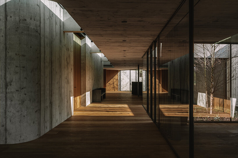 erykah badu performs exclusive sound meditation inside berlin's thatched reethaus temple