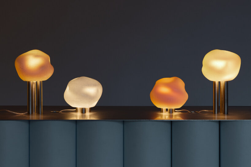 Escultura de lámpara de cera reutilizada.