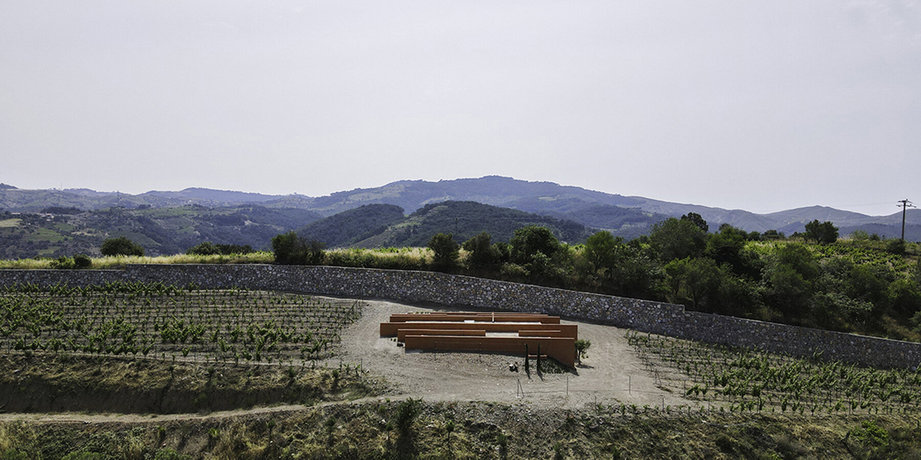 rubrum-office-office-istanbul-architects-vineyard-seferihisar-izmir-turkey-designboom-1800-2