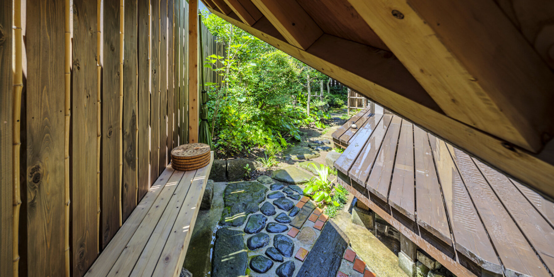 sekiyuan-waiting-area-kurosawa-kawara-ten-ichihara-city-chiba-japan-designboom-1800-3