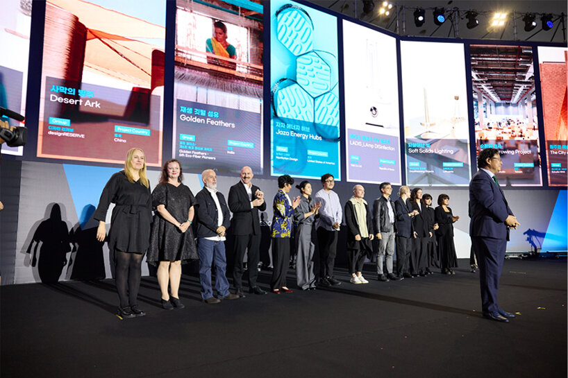 El centro de carga solar de panel plano de Nigeria gana el Premio de Diseño de Seúl 2025