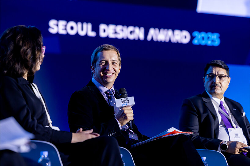 El centro de carga solar de panel plano de Nigeria gana el Premio de Diseño de Seúl 2025