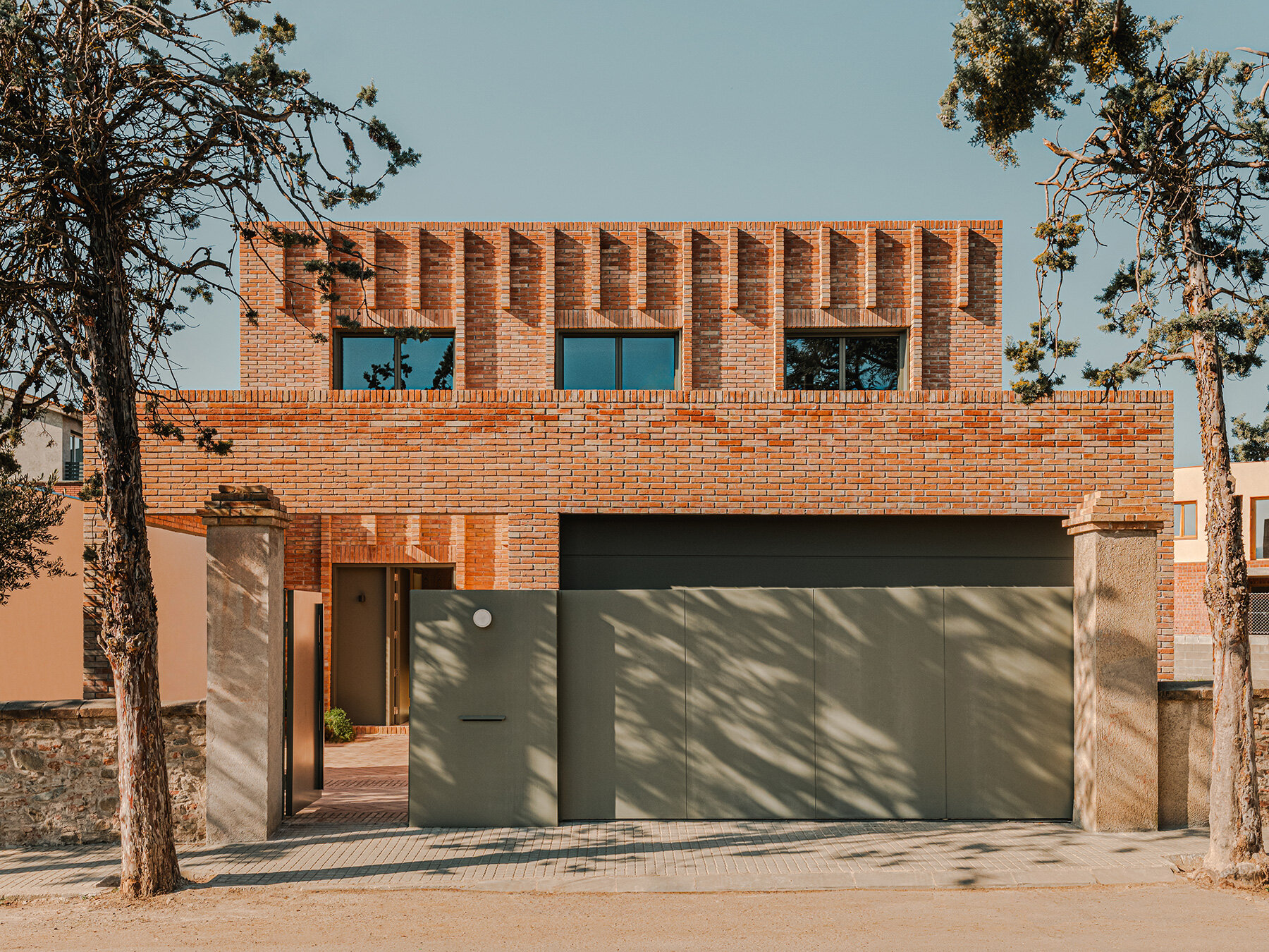 sigla-studio-brick-residence-two-lungs-light-spain-designboom-large01