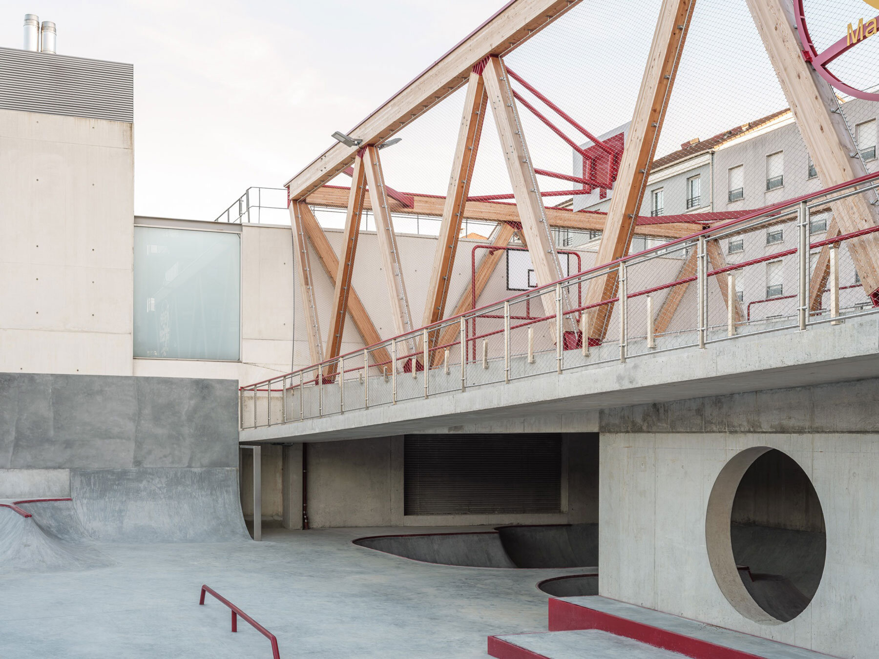 skate-park-streetball-court-alice-milliat-vincennes-france-bureau-forme-designboom-1800-12