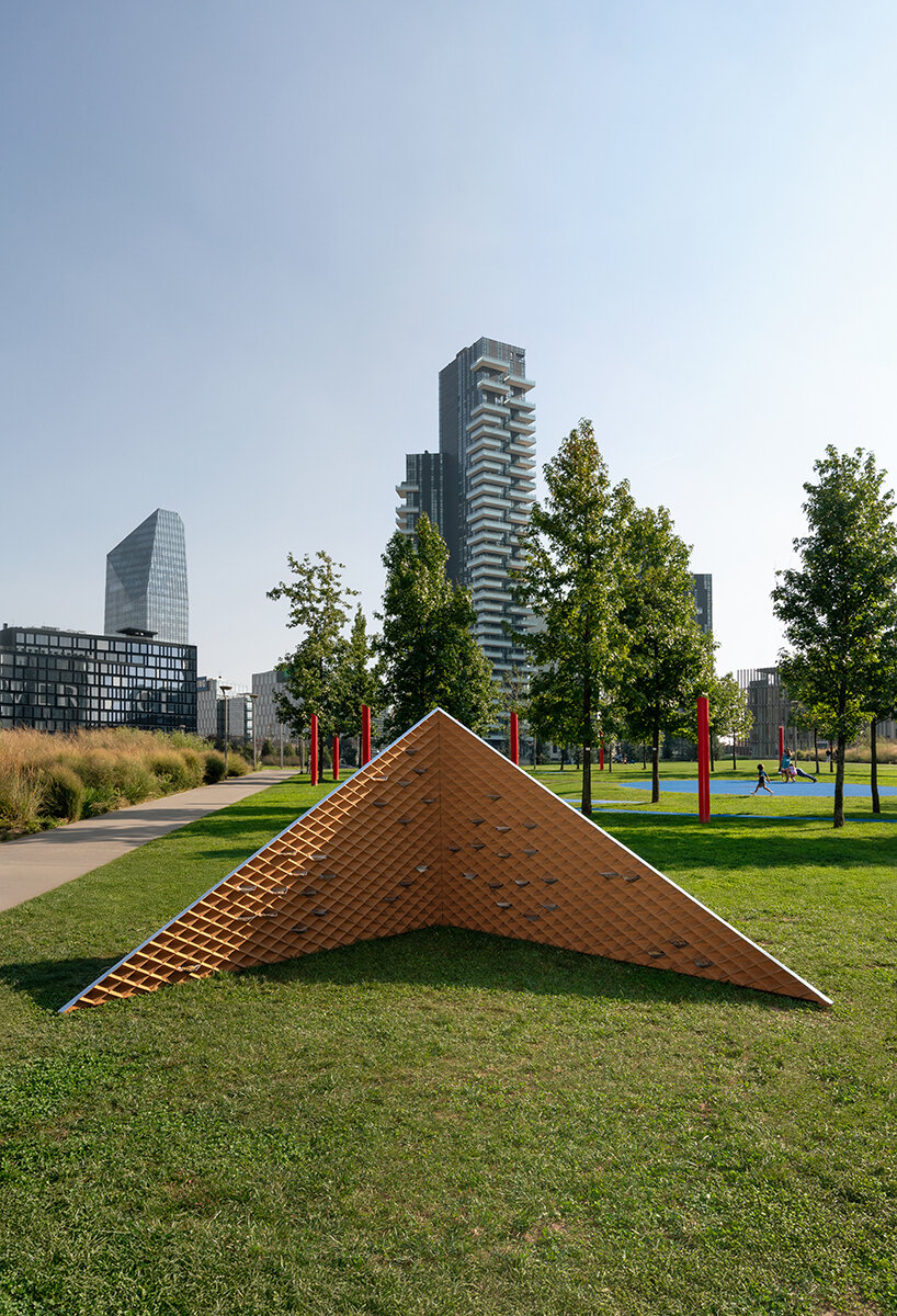 refractive acoustic prism ecotonos by slalom & una/unless debuts in milan with hidden hive