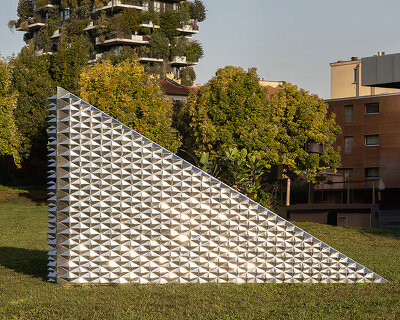 refractive acoustic prism ecotonos by slalom & una/unless debuts in milan with hidden hive